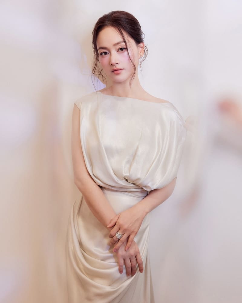 Nu dien vien Lan Phuong trong treo trong mau thiet ke