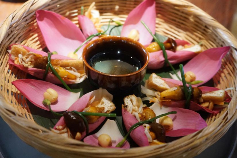 ベジタリアン料理は丁寧に調理され、軽くて質素な味わいをお楽しみいただけます。写真: タン・チャン