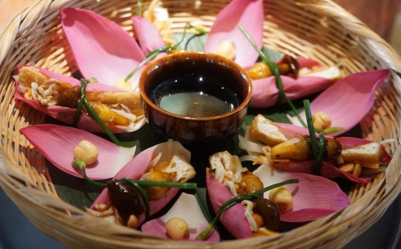 The vegetarian dishes are elaborately prepared, bringing a light and light taste experience. Photo: Thanh Chan