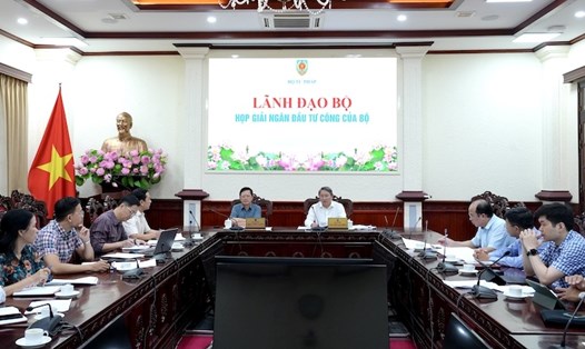 Lãnh đạo Bộ Tư pháp họp về giải ngân vốn đầu tư công. Ảnh: Bộ Tư pháp