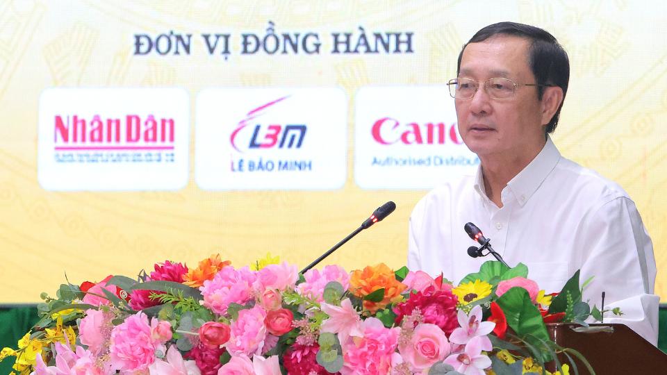 Comrade Huynh Thanh Dat - Member of the Party Central Committee, Deputy Head of the Central Propaganda and Mass Mobilization Committee delivered the opening speech at the conference. Photo: Hoang Loc