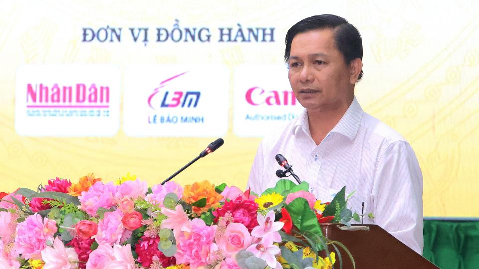 Bi thu Tinh uy Vinh Long Tran Van Lau phat bieu chao mung tai hoi nghi. Anh: Hoang Loc