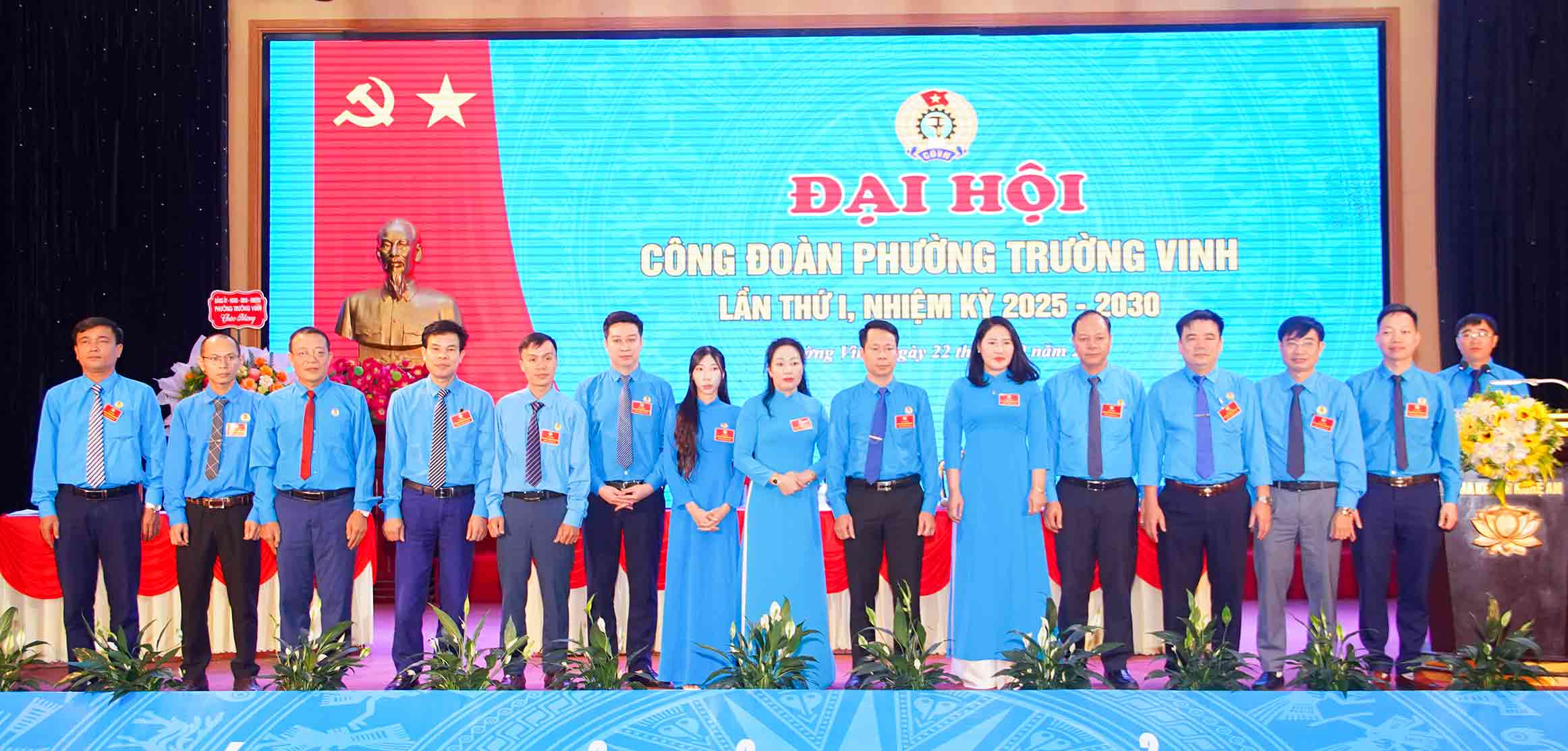 Cac dong chi uy vien Ban chap hanh Cong doan phuong Truong Vinh ra mat Dai hoi. Anh: Duy Chuong