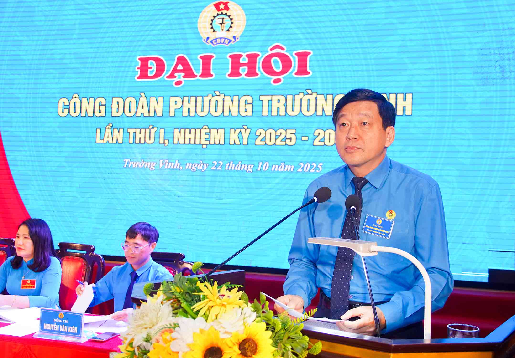 Ong Kha Van Tam - Chu tich Lien doan Lao dong tinh Nghe An phat bieu chi dao Dai hoi. Anh: Duy Chuong