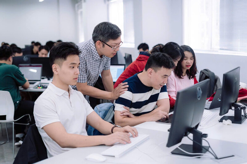 The Artificial Intelligence Promt class is taught by experienced and dedicated teachers. Photo: School of Information Technology & Communications.