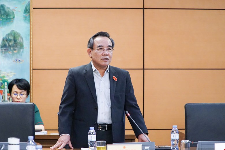 National Assembly delegate Le Huu Tri stated the reality of having too many airports and international airport names that are not commensurate with reality and frequent air delay. Photo: Pham Dong