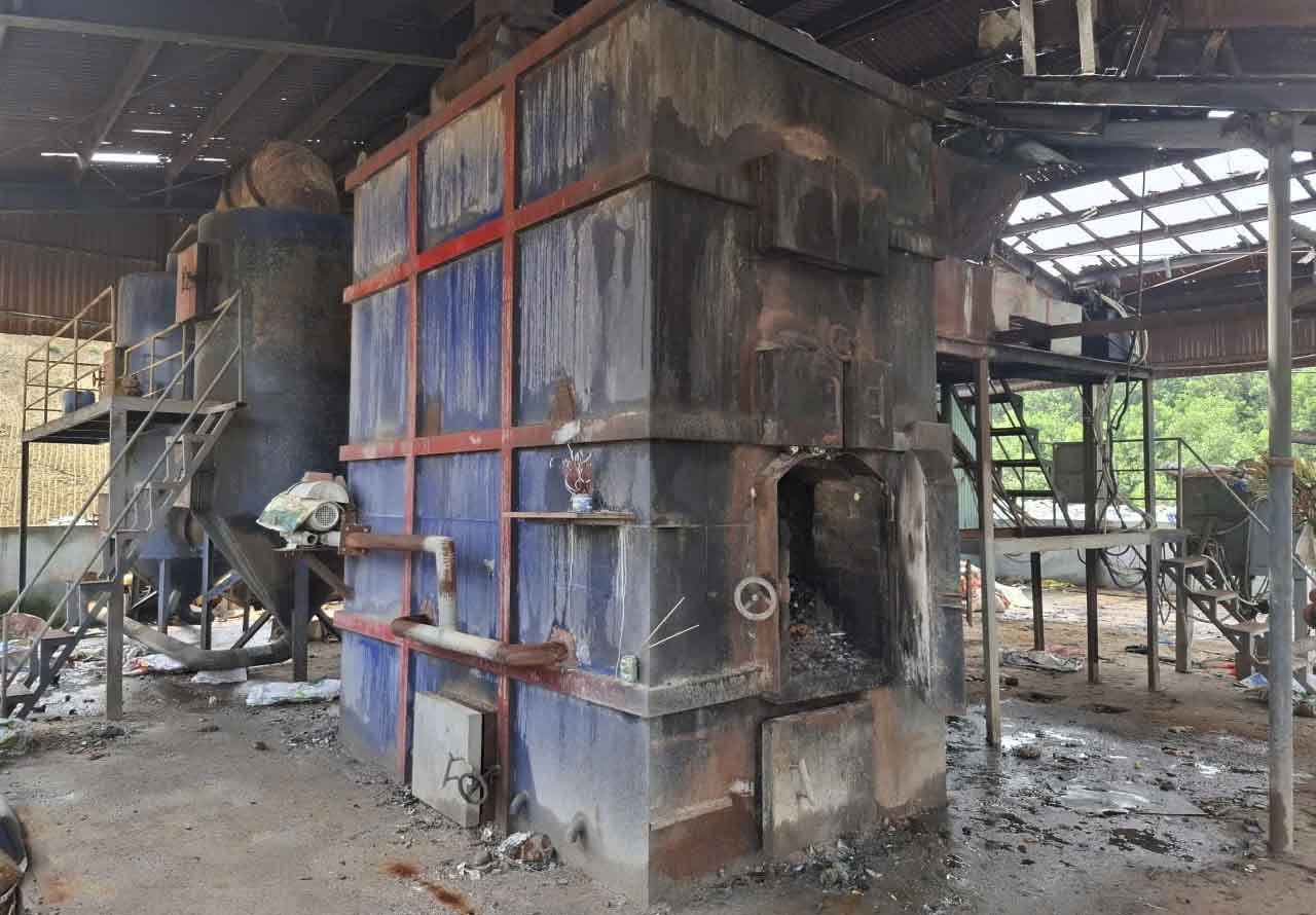 Lò đốt lâu ngày đã nguội lạnh. Ảnh: Trần Tuấn.