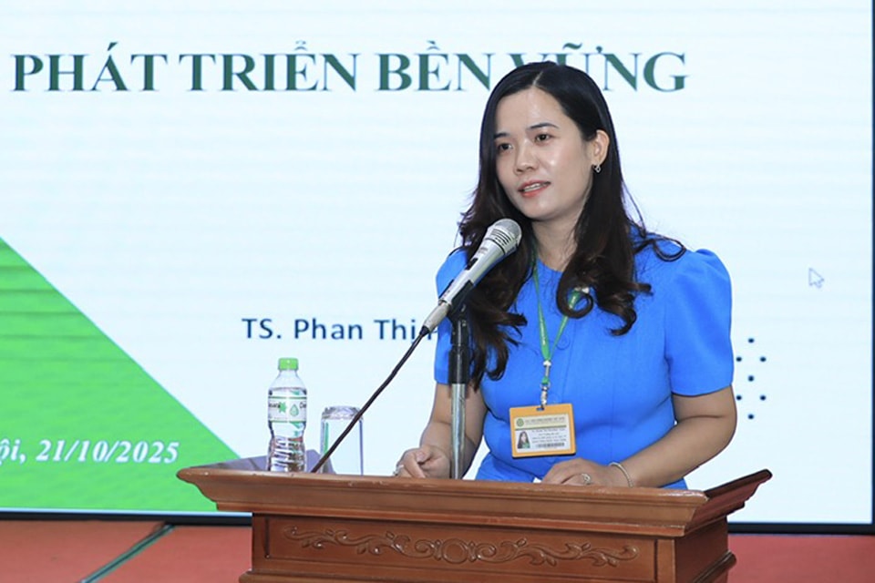 TS. Phan Thi Phuong Thao, dai dien Hoc vien Nong nghiep Viet Nam phat bieu tai Hoi thao. Anh: Quang Thai.