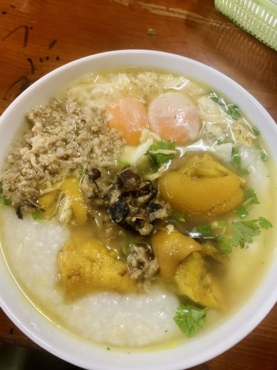 Tau Mau porridge on the Stone Plateau. Photo: Hai An