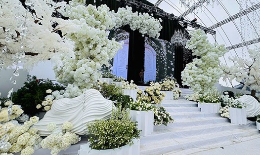 Hoa cưới ở rạp cưới gia đình thiếu gia tập đoàn Sơn Hải. Ảnh: Công Sáng