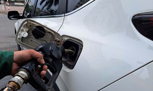 Giá xăng dầu đảo chiều tăng mạnh. Ảnh: Hà Vy