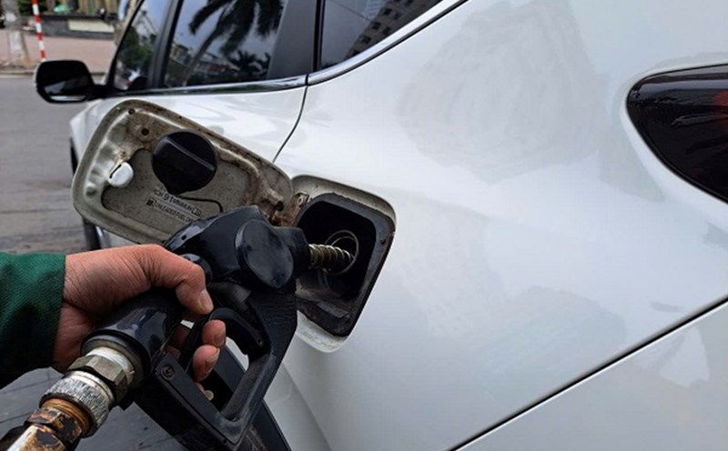 Gasoline prices reversed and increased sharply. Photo: Ha Vy