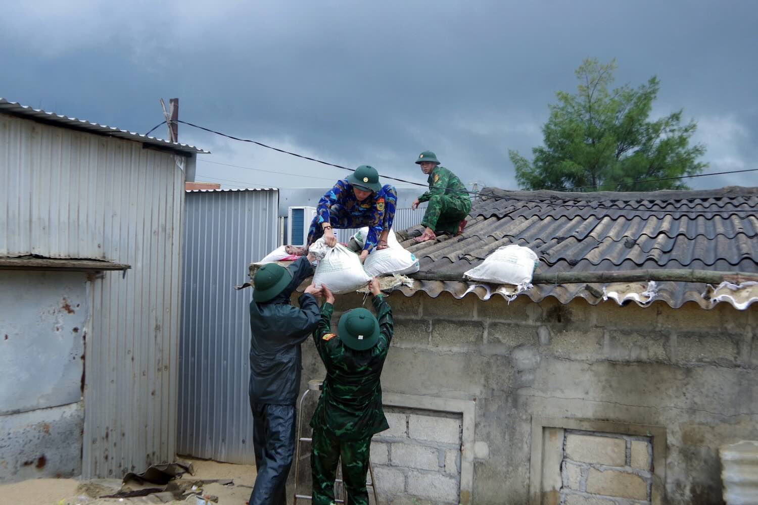 Students in Hue City stay home from school to cope with storm No. 12. Photo: Vo Tien.