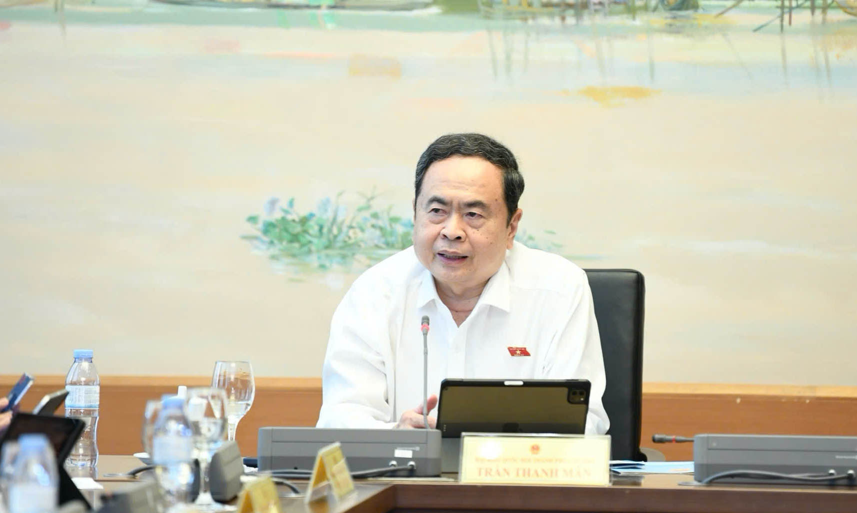Politburo member and National Assembly Chairman Tran Thanh Man said that it is necessary to strengthen the mechanism to attract investment in socializing aviation infrastructure. Photo: Nhu Y.