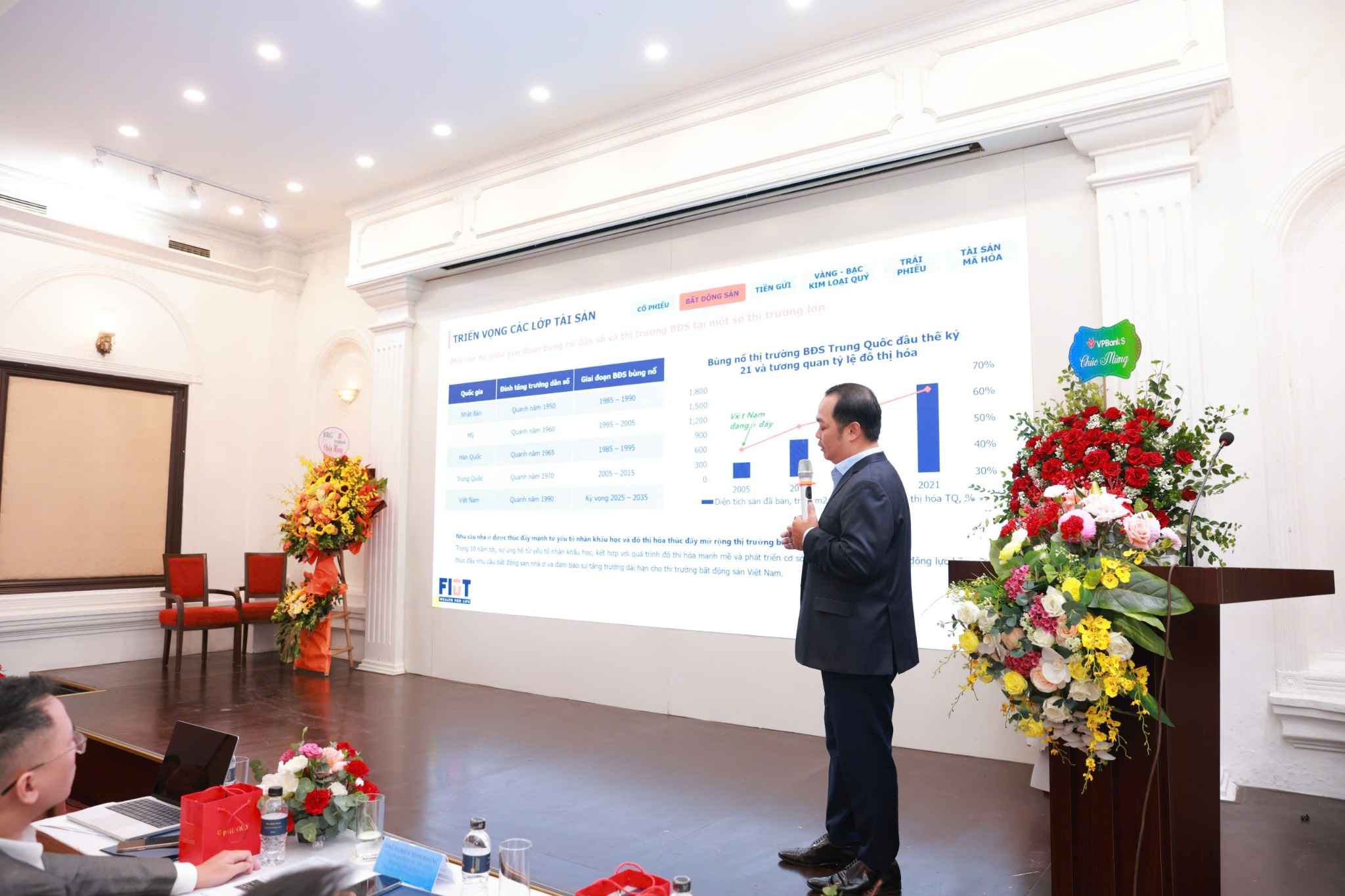 Ong Huynh Minh Tuan, Nha sang lap FIDT kiem Pho Chu tich Chung khoan APG cho . Anh: Ban To chuc