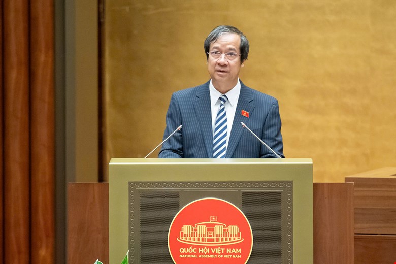 Minister of Education and Training Nguyen Kim Son presented the draft Law on Higher Education amendment. Photo: Media National Assembly