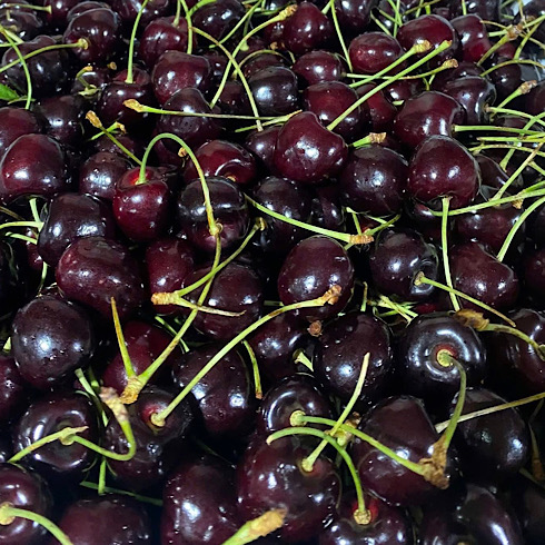 Cherry salad can help reduce uric acid. Photo: Quang Minh.