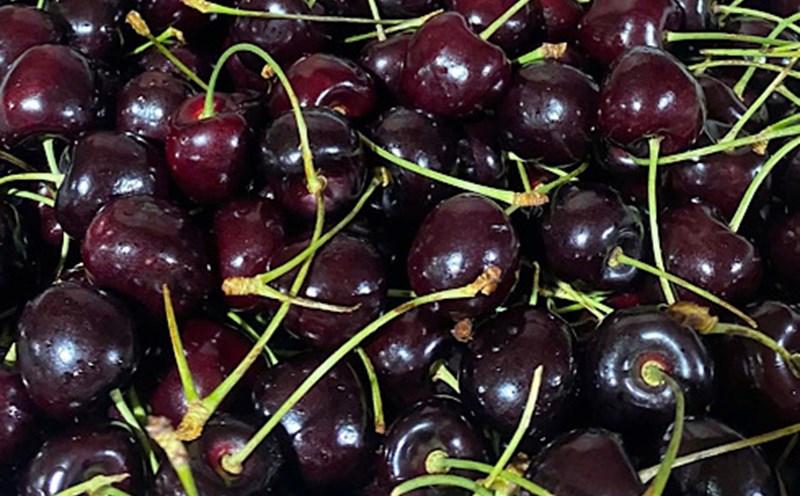 Cherry salad can help reduce uric acid. Photo: Quang Minh.