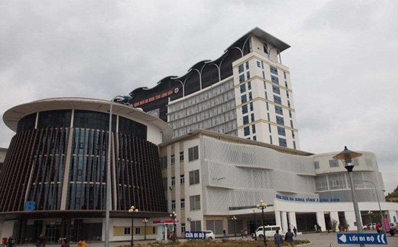 Land in Lang Son and the right to exploit the parking lot in the hospital are about to be auctioned. Photo: Kien Tam