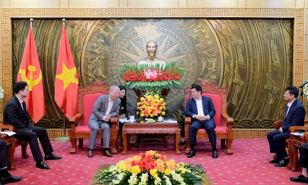 Bac Ninh Provincial Party Secretary Nguyen Hong Thai received and worked with the working delegation of the Pacific Construction Group. Photo: Trinh Lan