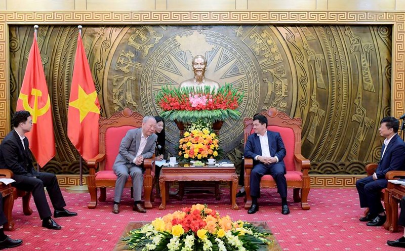 Bac Ninh Provincial Party Secretary Nguyen Hong Thai received and worked with the working delegation of the Pacific Construction Group. Photo: Trinh Lan
