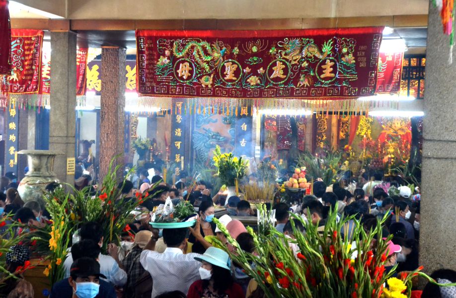 Du khach vieng Ba Chua Xu Nui Sam. Anh: Thanh Mai