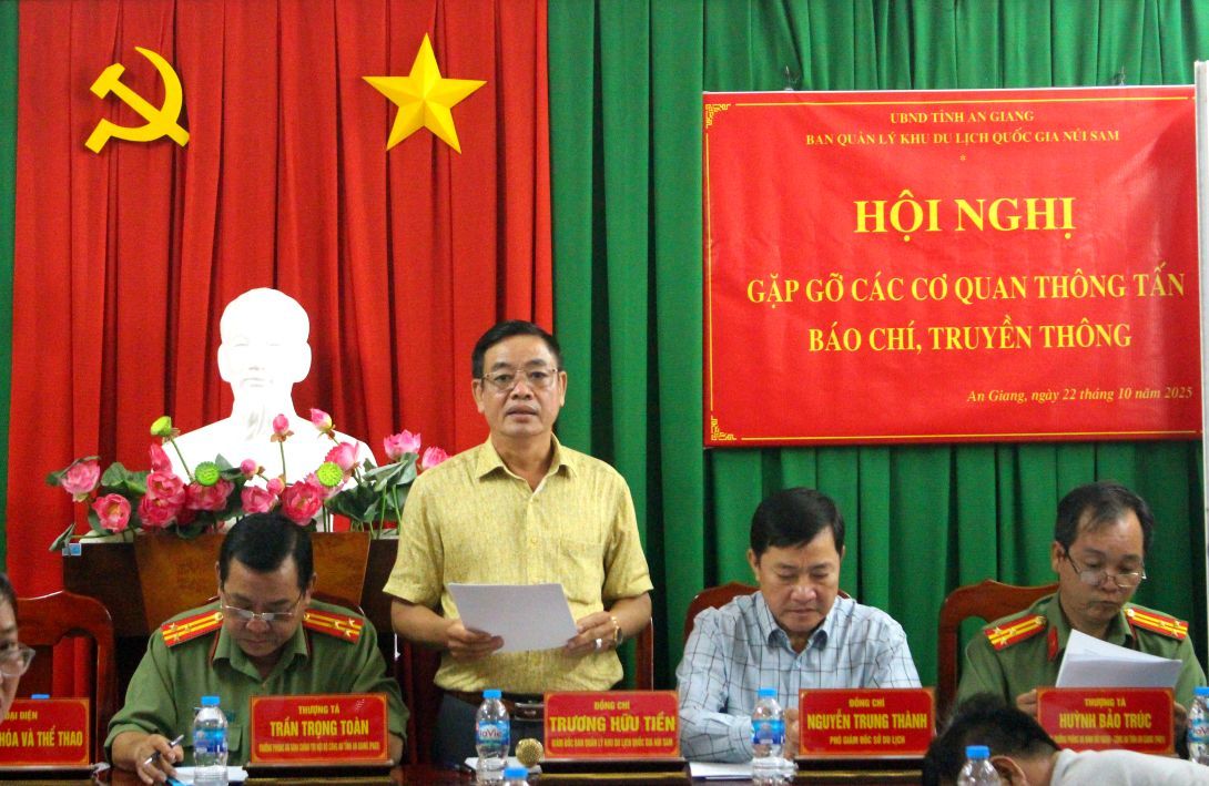 Ong Truong Huu Tien - Giam doc Ban quan ly Khu du lich quoc gia Nui Sam. Anh: Thanh Mai