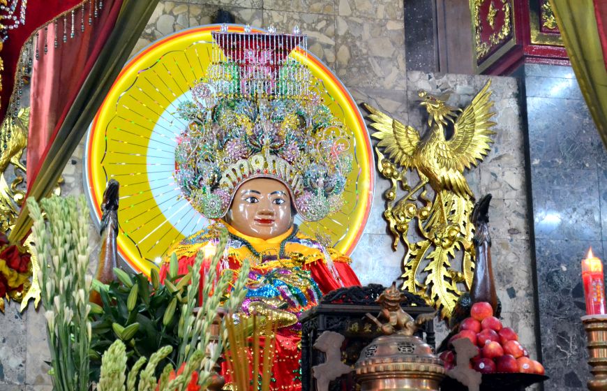 Tuong ba ngu tai chanh dien Mieu Ba Chua Xu Nui Sam. Anh: Thanh Mai