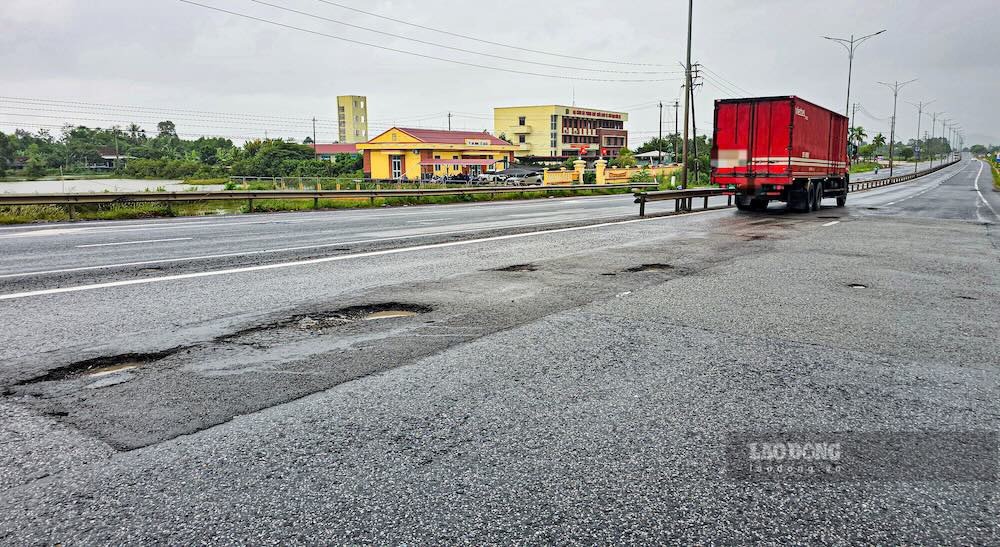 Lanh dao UBND xa Chan May – Lang Co cho biet, doi voi tinh trang xuat hien nhieu o ga, o voi tren tuyen Quoc lo 1A doan qua dia ban xa, thoi gian qua chinh quyen da kiem tra va phat hien thuc te dung nhu phan anh. UBND xa da lam viec voi don vi quan ly de co ke hoach ra soat, sua chua, dam bao an toan giao thong cho nguoi dan. 