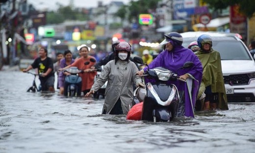 Luong mua lon nghiem trong dat nguoi dan va hoat dong san xuat kinh doanh truoc nguy co thiet hai nghiem trong. Nguon anh: MB.