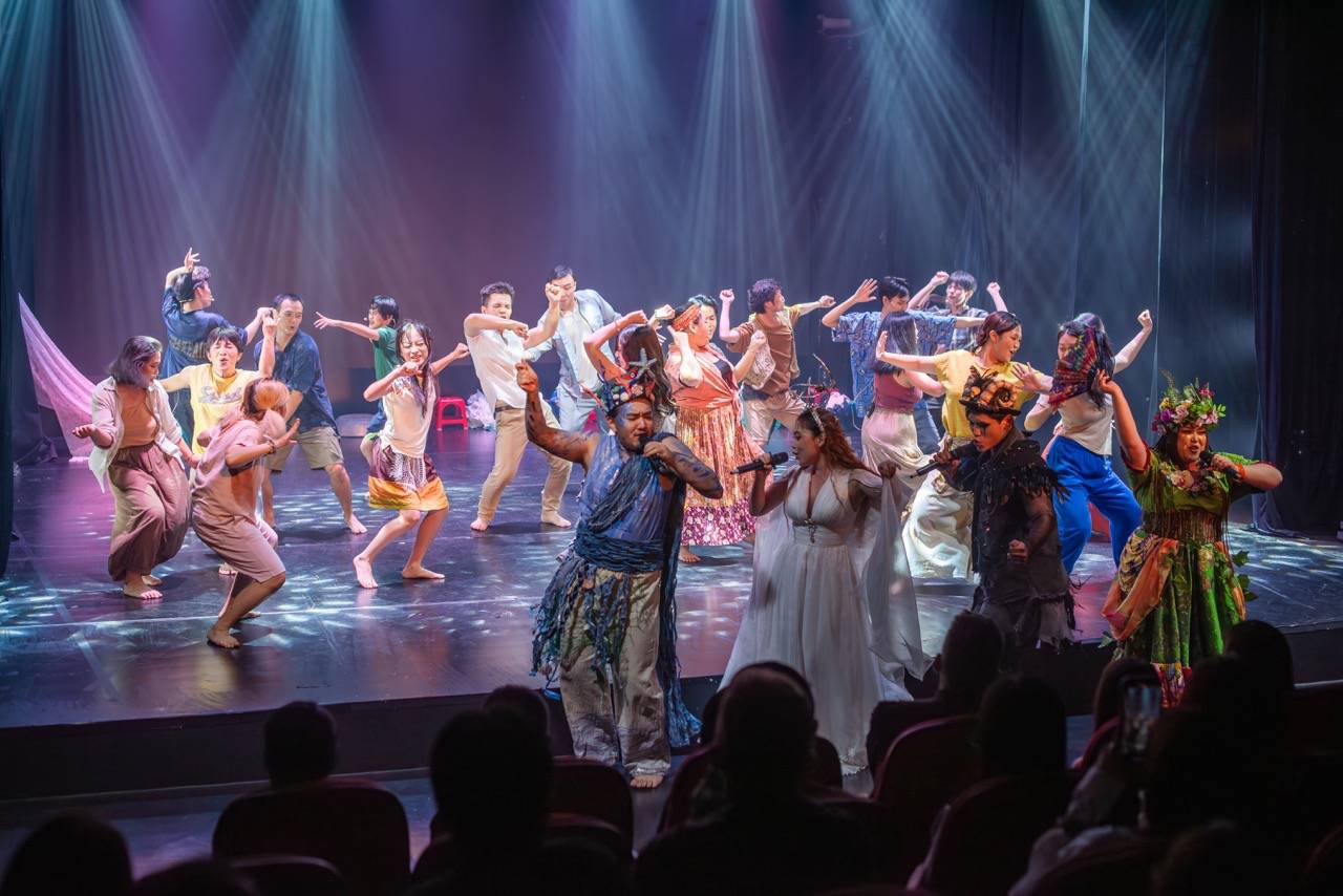 Artistas interpretando musicales. Foto: Comite Organizador.