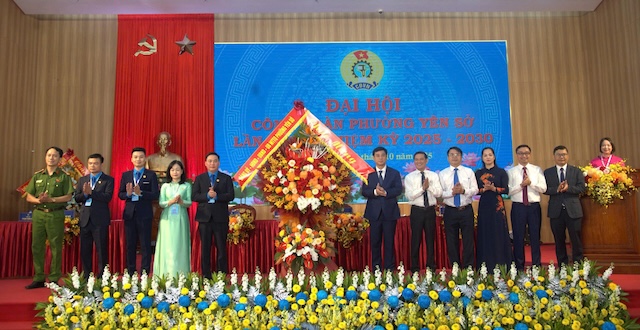 Le premier congres du mandat 2025-2030 du syndicat du quartier de Yen So marque une nouvelle etape de developpement du mouvement des ouvriers des fonctionnaires et des travailleurs. Photo : Ngoc Anh