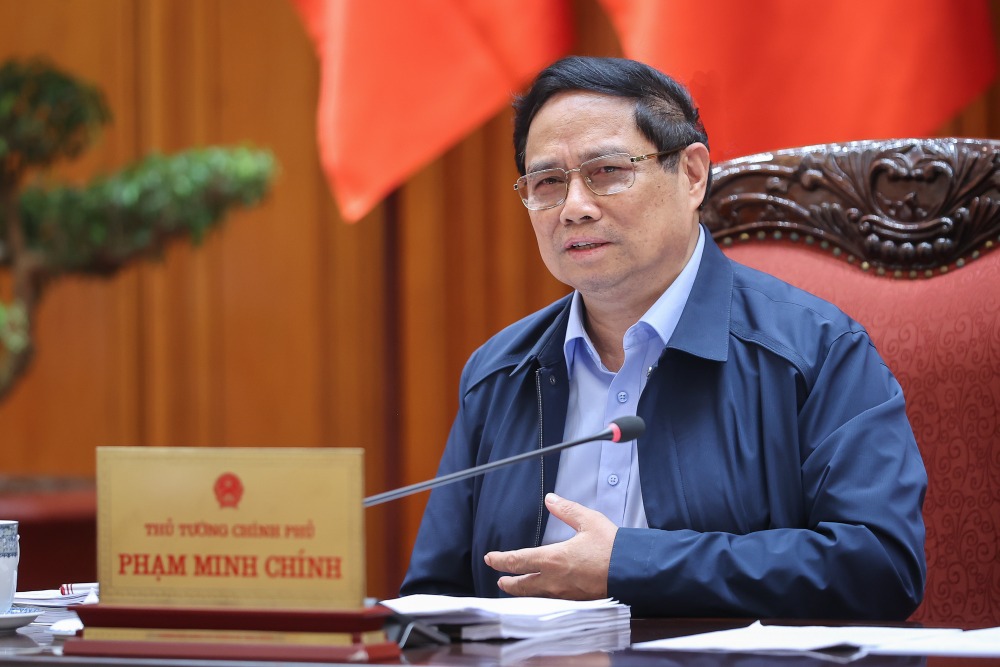 Politburo member and Prime Minister Pham Minh Chinh emphasized the need to attract and encourage talented and skilled people to participate in working and advising on institutions, law making and enforcement. Photo: Nhat Bac