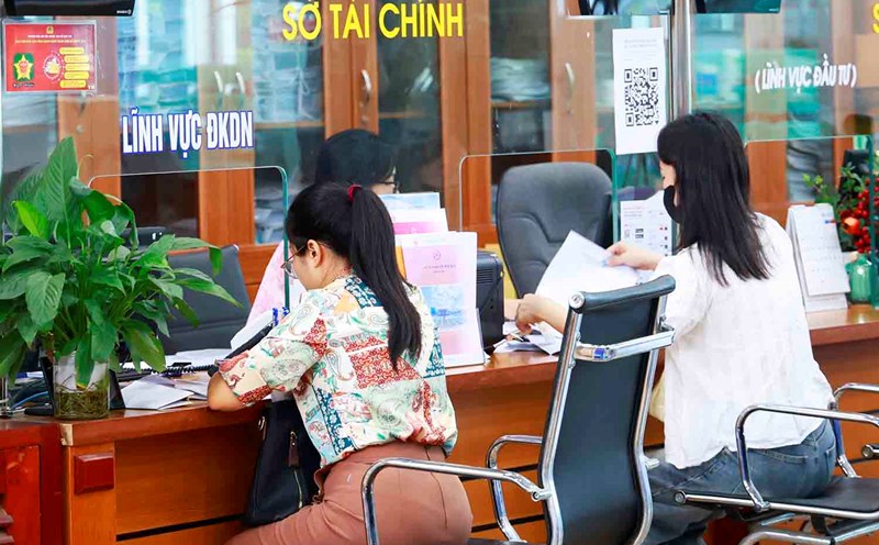 The Prime Minister requested to reduce or not require individuals and organizations to provide components of the dossier that the information was available in the databases. Photo: Bac Ninh Portal