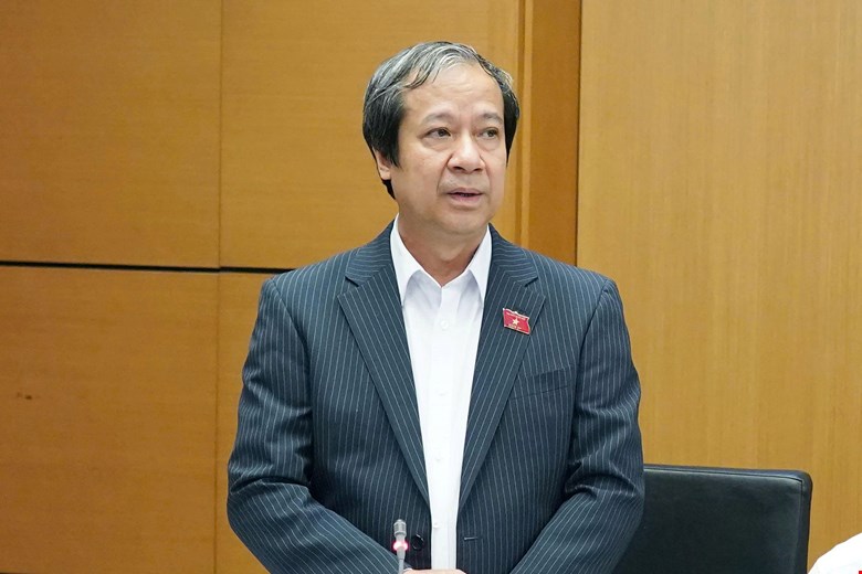 Bo truong Nguyen Kim Son cho biet, du kien trong thang 11 Bo se hoan thien phuong an xay dung bo sach giao khoa dung chung, trinh Chinh phu thong qua. Anh: Media Quoc hoi