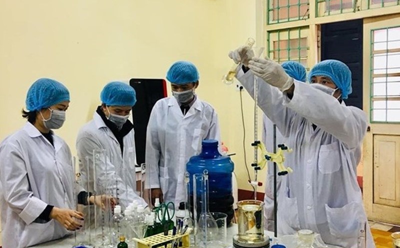 Officials participating in business management and operation to commercialize scientific research results will be paid salaries, bonuses and allowances to ensure that they are not lower than the current level of civil servants and public employees under management. Photo: Trang Ha