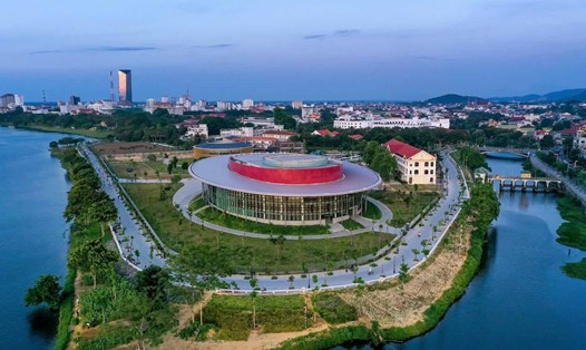 Nhà hát Sông Hương - nơi sẽ tổ chức cầu truyền hình Chung kết năm Đường lên đỉnh Olympia 2025. Ảnh: Nguyễn Phong.