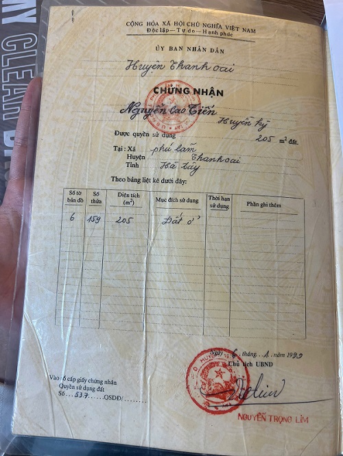 Theo phan anh nguoi dan, thoi diem nhan so do van mang ten ong Nguyen Cao Tien. Anh: Nguoi dan cung cap