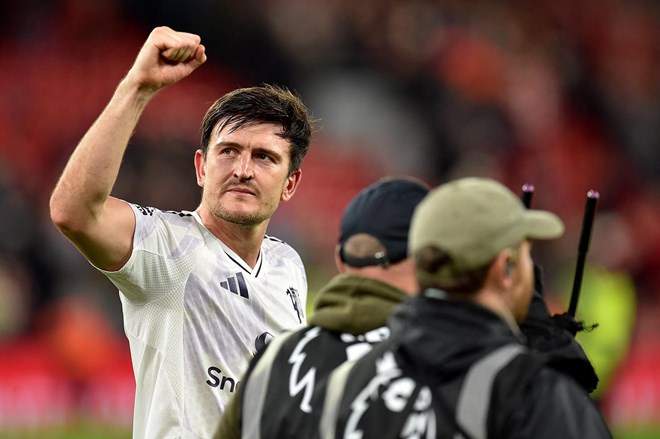 Maguire vua ghi ban thang quyet dinh giup Man United danh bai Liverpool. Anh: AFP