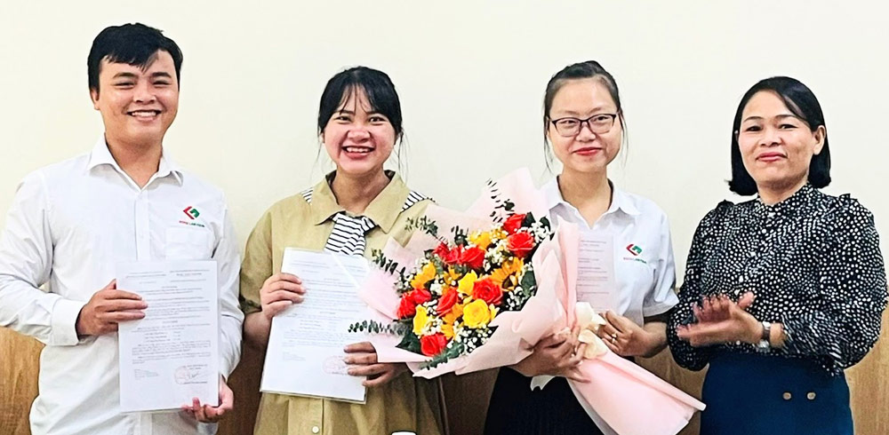El Sindicato de la phuong Lien Chieu de Da Nang se esfuerza por desarrollar a 1.500 nuevos miembros sindicales en el nuevo mandato. En la foto se presenta el Comite Ejecutivo del Sindicato de Base de la Compañia de Abogados anonima FDVN. Foto: Sindicato de Lien Chieu