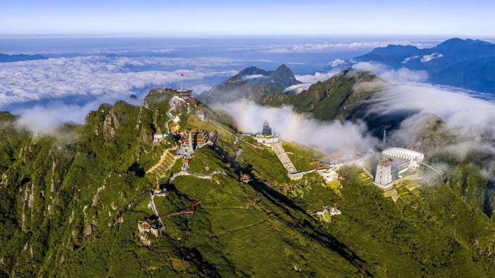 Den voi Le hoi Hoa Sen Da 2025 cung la co hoi tuyet voi de du khach “san may” va hoa minh vao mua le hoi lon nhat nam tai Sun World Fansipan Legend. Anh: Thanh Son