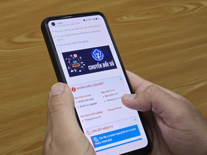 No later than January 1, 2027, the social insurance agency must ensure conditions for conducting electronic transactions in the field of social insurance. Photo: Nam Duong