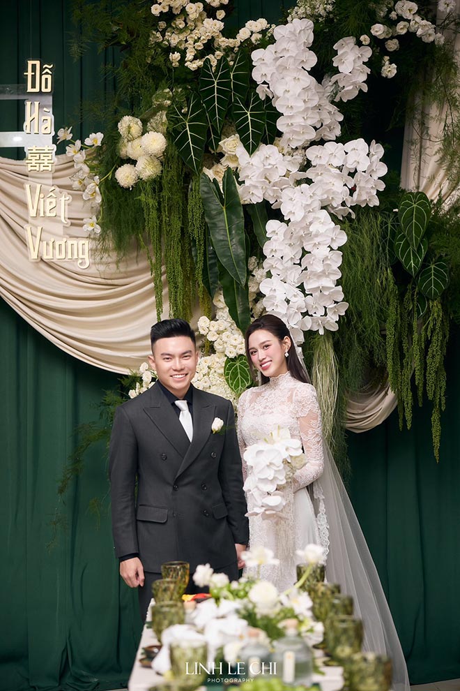 Hoa hau Do Thi Ha va doanh nhan Viet Vuong trong le vu quy tai nha gai sang 22.10. Anh: Le Chi Linh