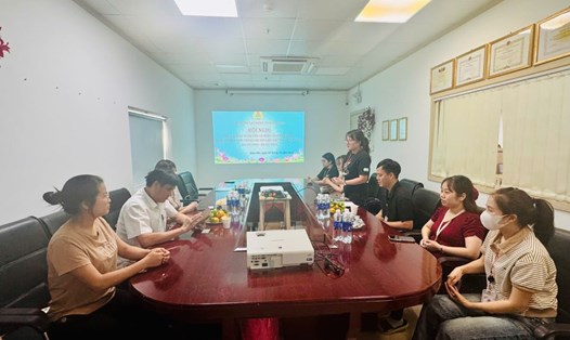 Công đoàn phường Kinh Bắc (tỉnh Bắc Ninh) thăm hỏi, động viên các nữ đoàn viên có hoàn cảnh khó khăn. Ảnh: CĐ phường Kinh Bắc