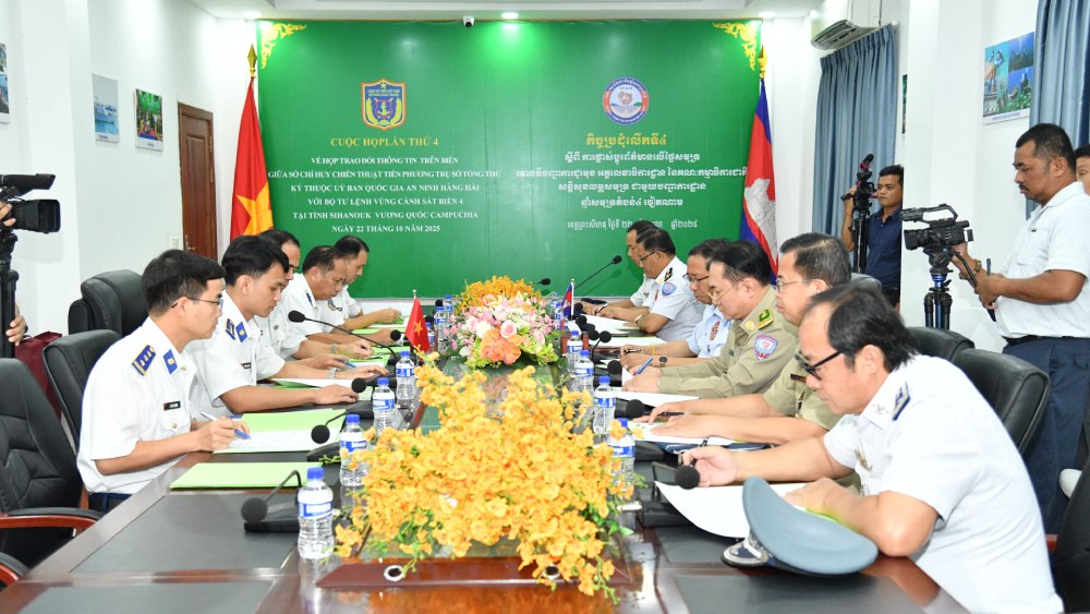 Scene of the working session of the Coast Guard Region 4 Command and the Cambodia Forward Strategy Command. Photo: Duc Thai