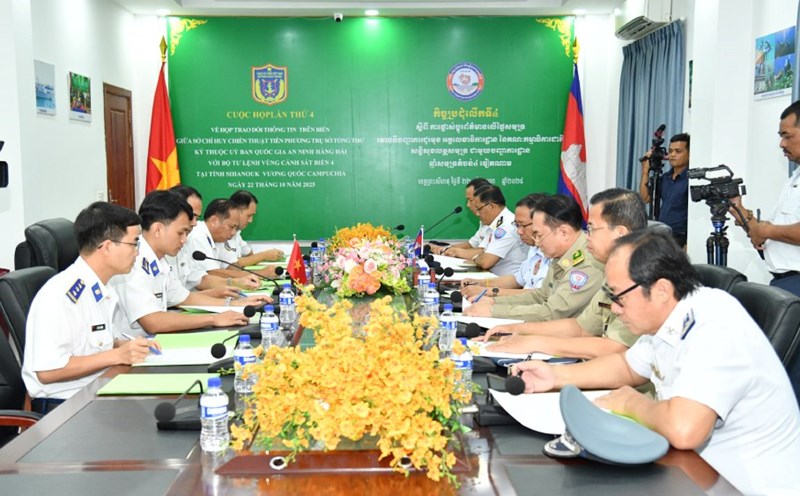 Scene of the working session of the Coast Guard Region 4 Command and the Cambodia Forward Strategy Command. Photo: Duc Thai
