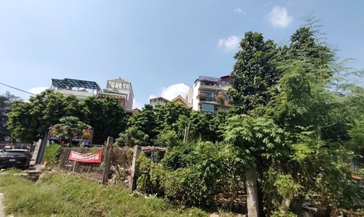 Nhiều người dân quan tâm quy định về thẩm quyền ký sổ đỏ. Ảnh: Xuyên Đông