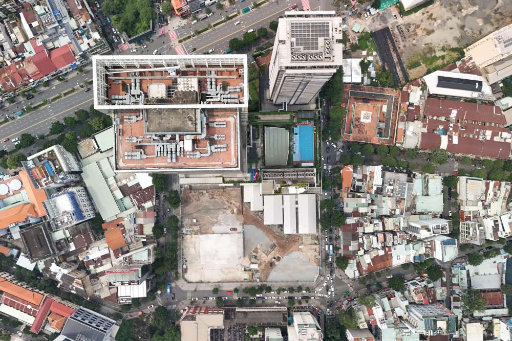 Khu dat Saigon Centre giai doan 3 nam ngay truc giao lo trung tam quan 1, sau hon ba thap ky “an binh bat dong” nay chuan bi khoi dong lai voi dinh huong phat trien du an xanh, ben vung. Anh: Anh Tu.