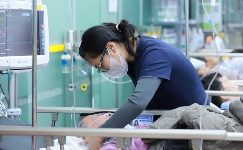 The Deputy Minister of Health said that good doctors must consider patients as teachers, the greatest book of their life. Photo: Thuy Linh