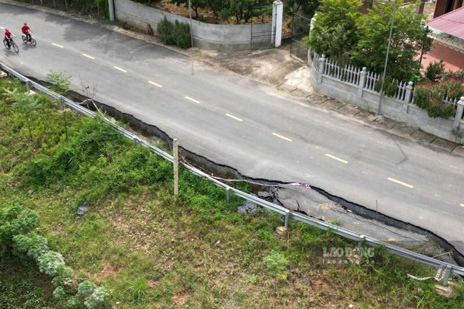 Đê Ngòi Cỏ ở Phú Thọ bị sụt lún nghiêm trọng